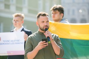 Prie Prezidentūros – T. V. Raskevičiaus ir jaunimo kreipimasis į G. Nausėdą, pasikalbėti atsiuntė P. Mačiulį