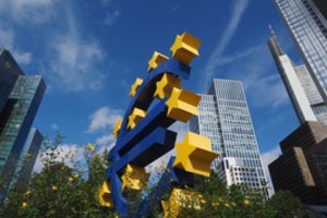 ECB nusprendė šiek tiek sumažinti pandeminės programos apimtis