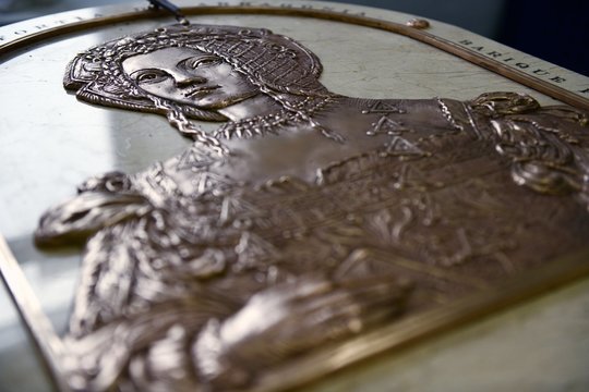  Pasigrožėkite: Valdovų rūmų muziejaus renesansiniame sode atidengtas B. Sforcos bareljefas