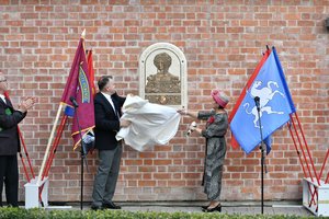 Valdovų rūmų renesansinis sodelis pasipuošė Lietuvos valdovės, Italijos princesės Bonos Sforcos bareljefu