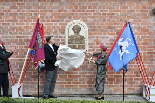 Valdovų rūmų renesansinis sodelis pasipuošė Lietuvos valdovės, Italijos princesės Bonos Sforcos bareljefu