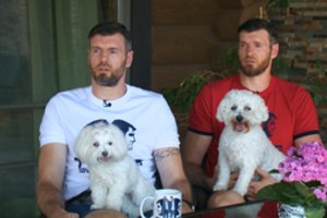 Broliai Lavrinovičiai papasakojo apie savo gyvūnus: „Protingas Timas, į žmoną panašus“