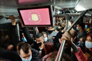 Naktinio viešojo transporto ateitis: grūstys švenčių metu ir jo nebuvimas darbo dienomis?