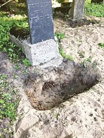 Vandalai kapavietėse ieškojo aukso