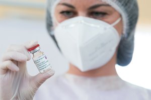 Skiepijimosi tempai sparčiai krenta: išpiltas rekordinis kiekis vakcinų nuo koronaviruso – 20,5 tūkst. dozių 