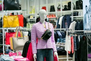 Nuo pirmadienio į „Akropolius“ pateks tik turintys galimybių pasą