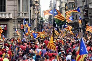 Katalonijos separatistai prieš derybas su Madridu išėjo į gatves