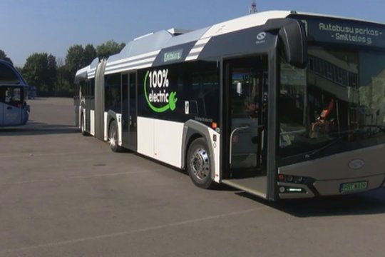 Į Klaipėdos gatves išriedėjo pirmasis elektrobusas: talpina iki pusantro šimto žmonių