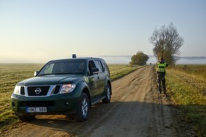 Į Lietuvą patekti bandė apie 40 migrantų, vienas į leistas 