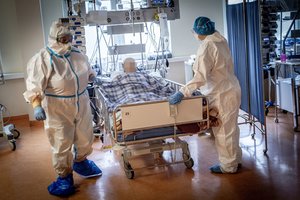 COVID-19 padėtis Santaros klinikose pasiekė kritinį tašką: gydytoja pasiuntė žinutę skiepų priešininkams