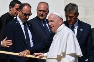 Popiežius Slovakijoje pagerbs Holokausto aukas