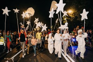 „Fluxus festivalyje“ – nuo grojančių kibirais iki kosminių žonglierių