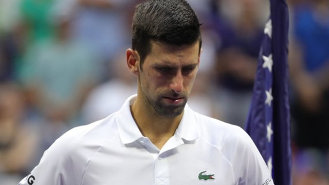 Tenisininkas N. Džokovičius pralaimėjęs „US Open“ turnyrą netramdė įsiūčio: sulaužė savo raketę