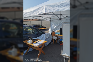 Jurbarke automobilis rėžėsi į COVID-19 skiepų palapinę
