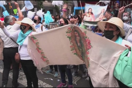 Šimtai žmonių ir religinių grupių išėjo į gatves Meksikoje: nepritaria abortų dekriminalizacijai