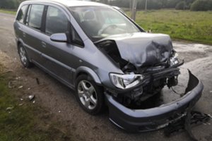 Avarija Telšių r. baigėsi tragiškai: 3 žmonės sužaloti, vienas mirė reanimuojant