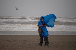 Uraganas „Nicholas“ pasiekė Teksaso pakrantę: meteorologai perspėja dėl itin pavojingų potvynių