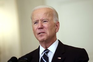 J. Bidenas agituoja neatšaukti Kalifornijos gubernatoriaus
