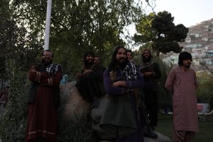 Talibanas tikrina banko sąskaitas, susijusias su buvusiais Afganistano pareigūnais