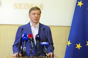 R. Karbauskiui kyla klausimų, kaip toliau balsuos naujoji S. Skvernelio frakcija 