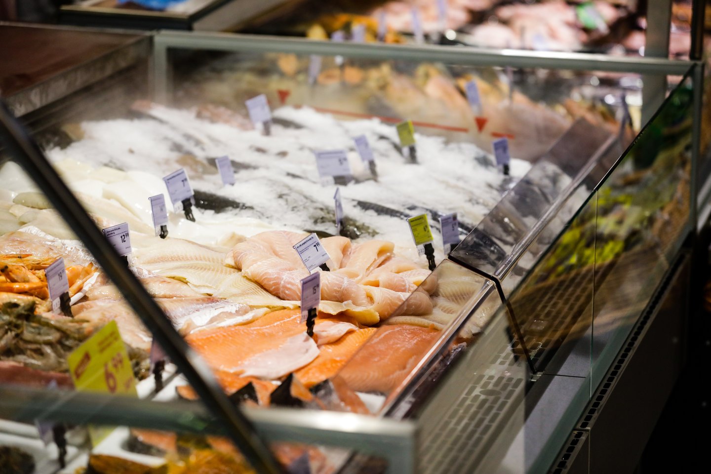 Geriausia valgyti šviežią, neseniai pagautą žuvį, nes šaldyta žuvis praranda dalį maistinių savybių.<br>Pranešimo autorių nuotr.