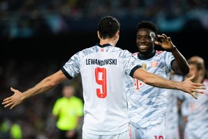 „Bayern“ Barselonoje elgėsi nesvetingai, o „Chelsea“ į pergalę atvedė R. Lukaku smūgis galva