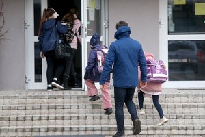 Mokyklose – beveik šimtas COVID-19 protrūkių, izoliacijoje yra apie 2,5 tūkst. mokinių