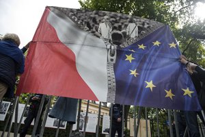 Lenkija smerkia ES „kišimąsi“, bet atmeta „Polexit“ scenarijų