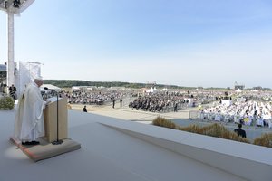 Užbaigdamas kelionę Slovakijoje popiežius ragina atverti širdis atjautai