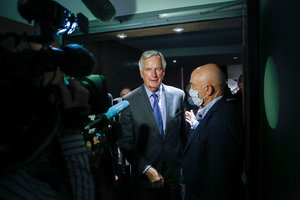 Prancūzijos prezidento posto sieksiantis politikas įspėja apie „kitus „Brexit“, jei ES nepakeis imigracijos taisyklių