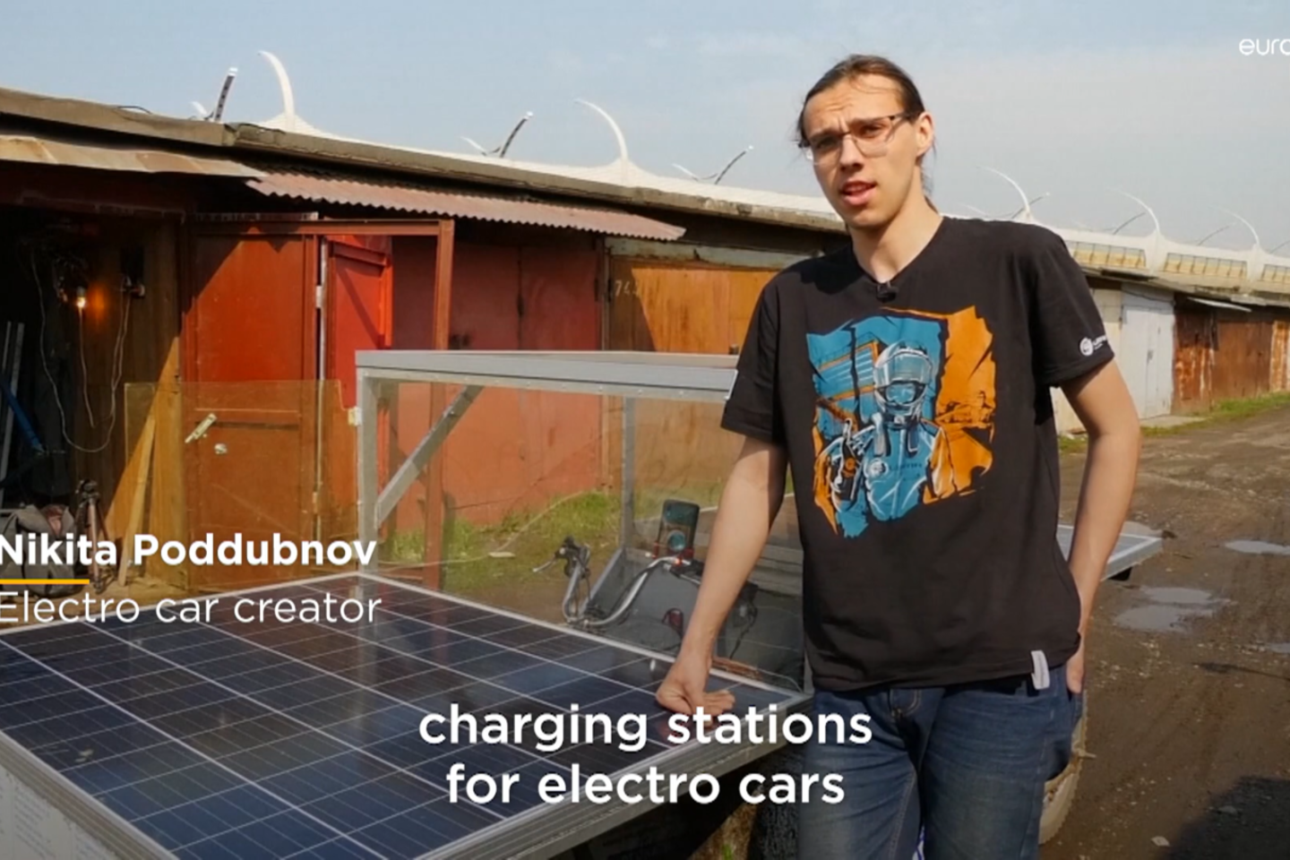 Jaunas rusas Nikita Poddubnovas sukonstravo saulės energija varomą transporto priemonę.<br>Stop kadras