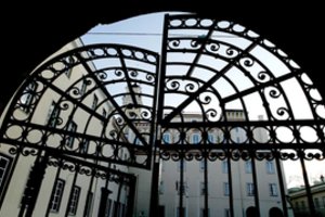 Netikėtai poziciją pakeitęs universitetas studentus paliko „ant ledo“ – tikina nerasiantys, kur gyventi