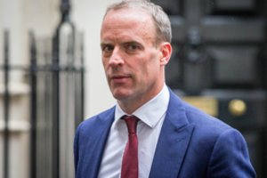 Borisui Johnsonui pertvarkant vyriausybę, posto neteko URM vadovas