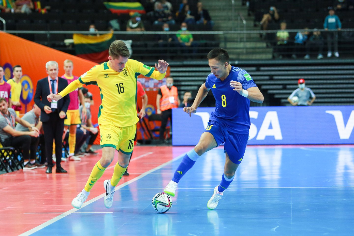  Lietuvos ir Kazachstano rinktinių dvikova pasaulio futsal čempionate.<br> G.Bitvinsko nuotr.