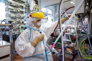 Koronaviruso kreivė kyla aukštyn: naujų atvejų – 1300, mirė 8 žmonės