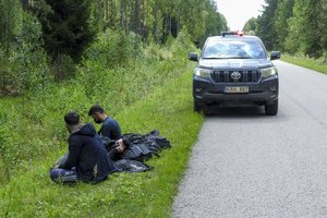 Pasienyje per parą apgręžta apie 20 neteisėtų migrantų, Baltarusijos pusėje aidėjo šūviai