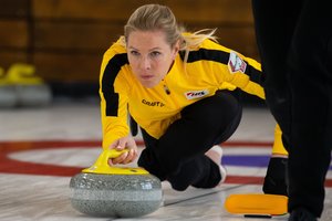 Lietuvos moterų akmenslydžio rinktinė skina pergales Europos čempionate