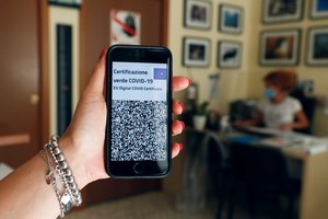 Italijoje visiems darbuotojams bus privaloma turėti COVID „žaliąjį pasą“