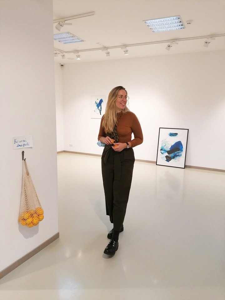  Jaunosios kartos tapytoja Rūta Kučinskaitė, socialinėje erdvėje dar žinoma kaip Big Coat studio, pristato savo darbų parodą.<br> Asmeninio albumo nuotr.