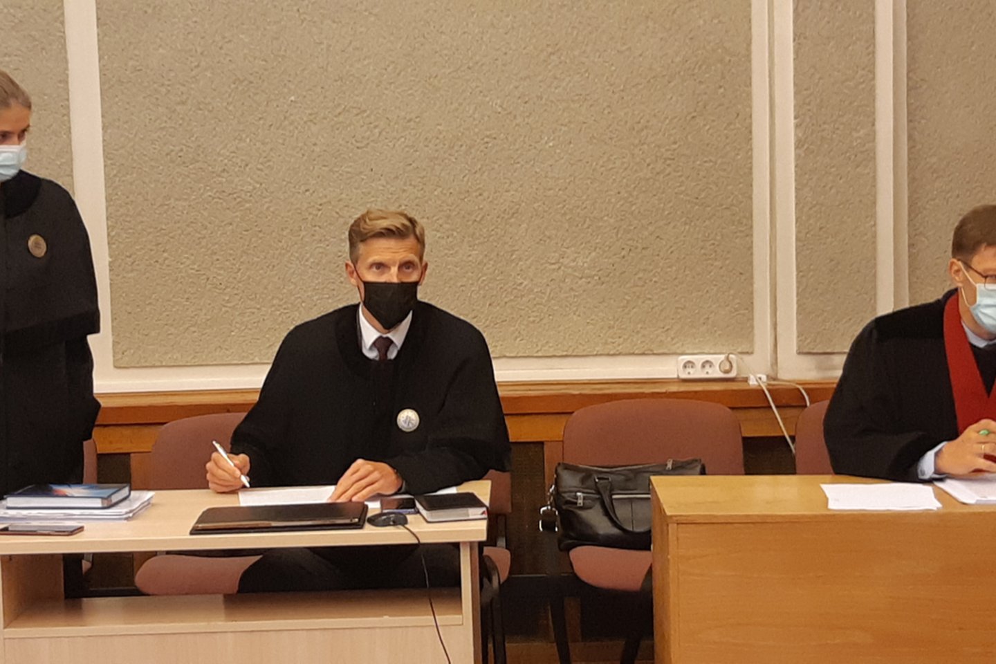  Teisme, Jurbarko prievartautojo M.Icikevičiaus byloje šiurpias akimirkas prisiminė sodybos šeimininkė ir mokslo metų pabaigtuvių vakarėlyje dalyvavę moksleiviai. <br> A.Pilaitienės nuotr.