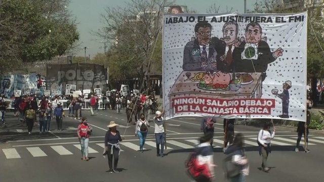Neapsikentę Argentinos gyventojai pradėjo protestą: šalyje daugiau nei 40 proc. gyventojų skursta