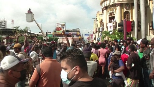 Šimtai migrantų protestuodami žygiavo Meksikos gatvėse: skundžiasi valdžios sprendimais