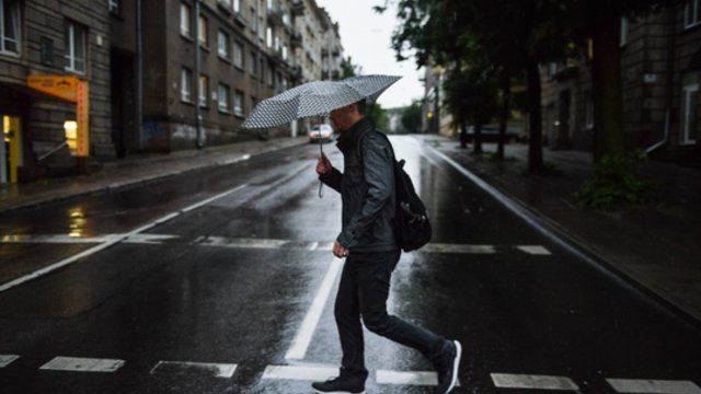 Savaitgalis nusimato apniukęs bei lietingas: sulauksime ir vėsesnių orų