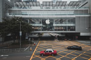 „Apple“ nusprendė patys gaminti autonominius automobilius: kada juos išvysime?