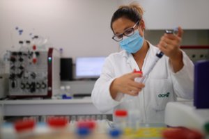 Prancūzijoje bent vieną vakcinos nuo COVID-19 dozę gavo 50 mln. žmonių, Slovėnijos viešojo sektoriaus darbuotojai privalės skiepytis