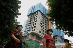 Kinijoje tiksi bomba: kosminėse skolose skęsta 1,4 mln. būstų neužbaigusi statyti milžinė