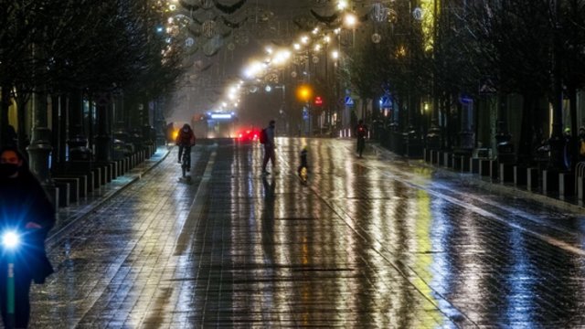 Šilumą galime pamiršti: Lietuvą gaubs tankūs debesys, skalaus liūtys