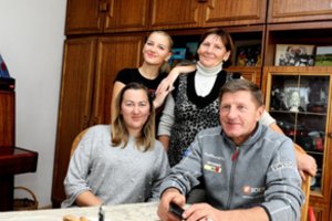 Šalia tėvų – ir pomidorų karalienė