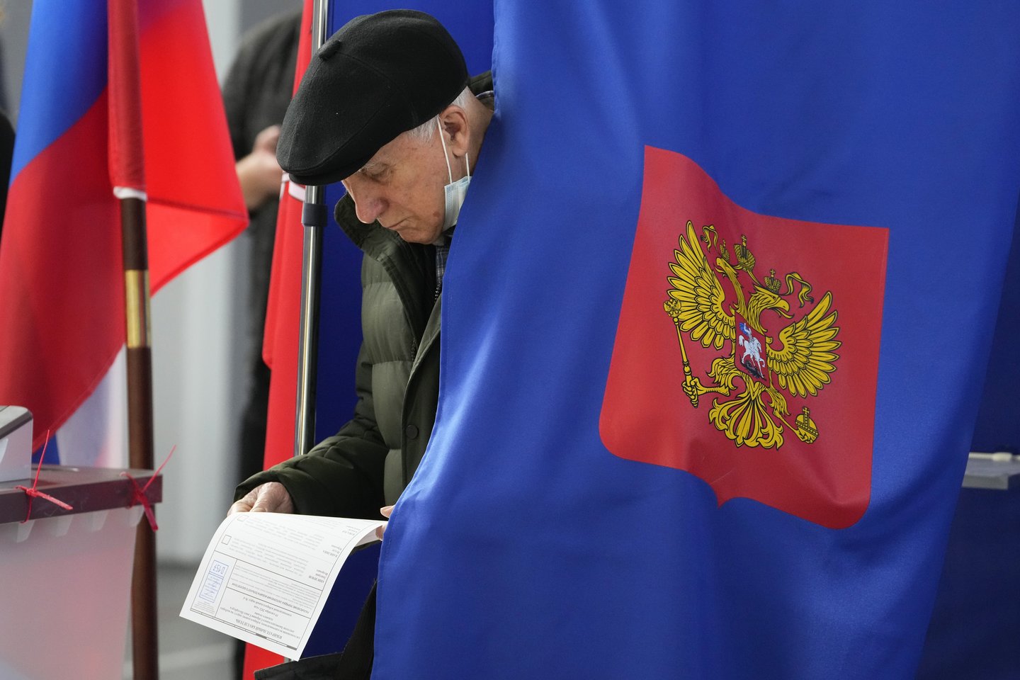 Rusijos piliečiai galėjo balsuoti net tris dienas.<br>AP/Scanpix nuotr.