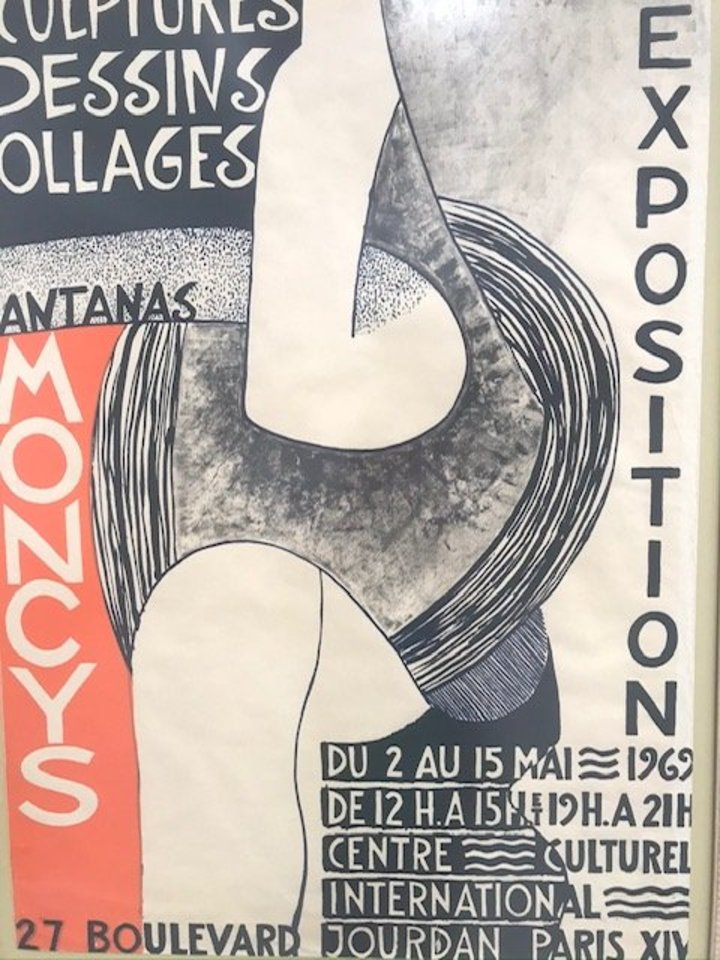 Vienas A.Mončio plakatų, eksponuojamų Grūšlaukės bibliotekoje.